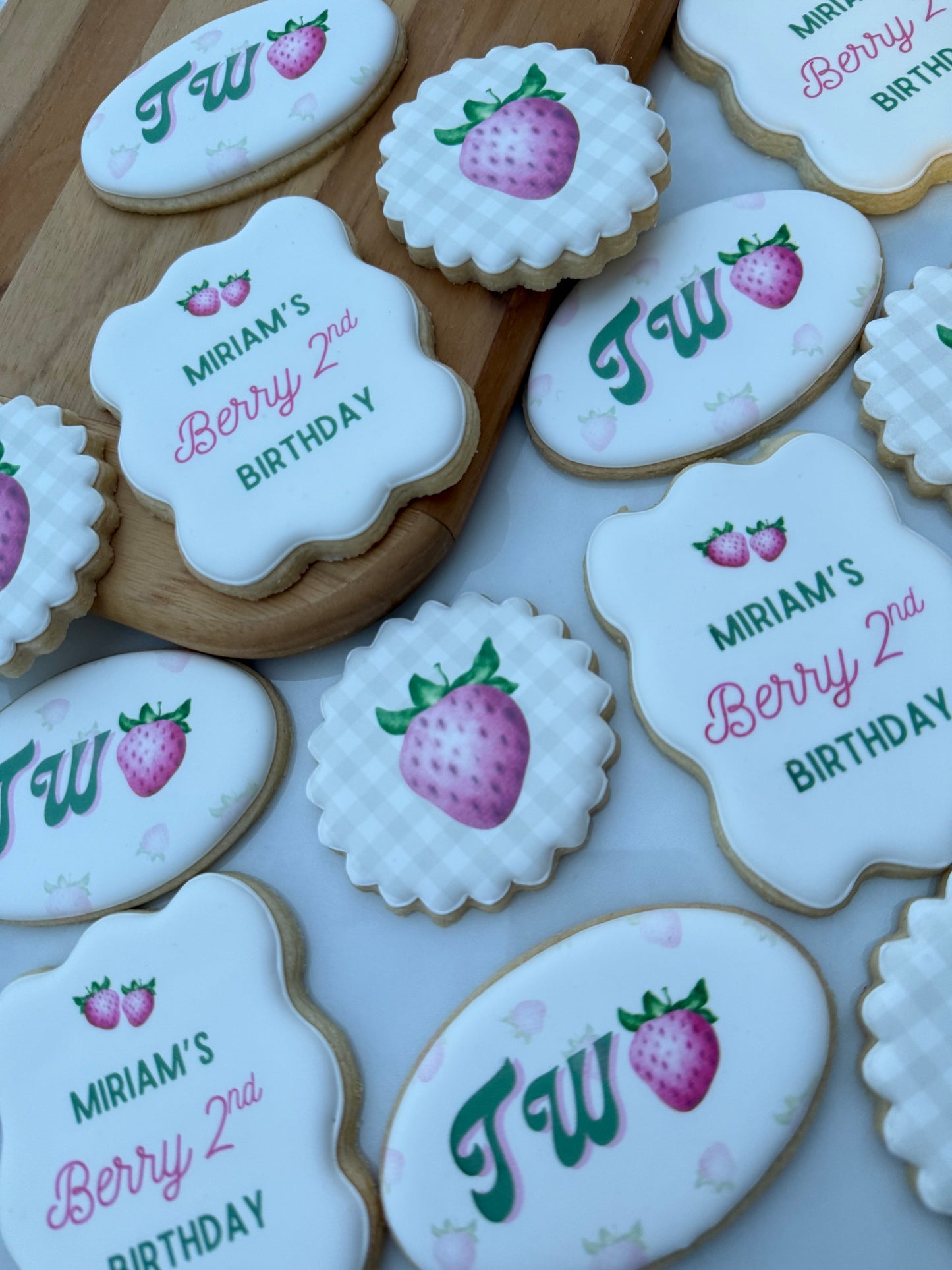 Berry birthday them - 1 dozen