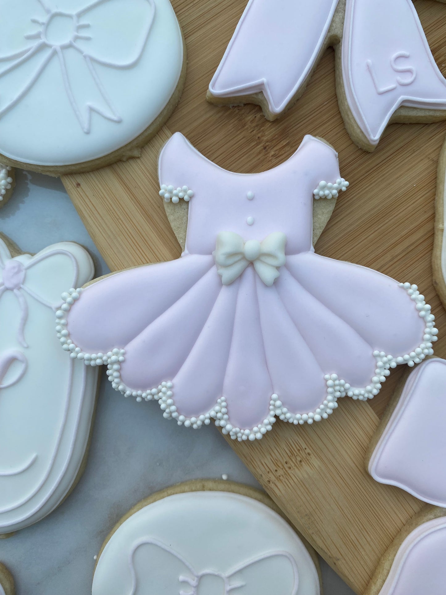 Bow and pearl set/ 2 dozen