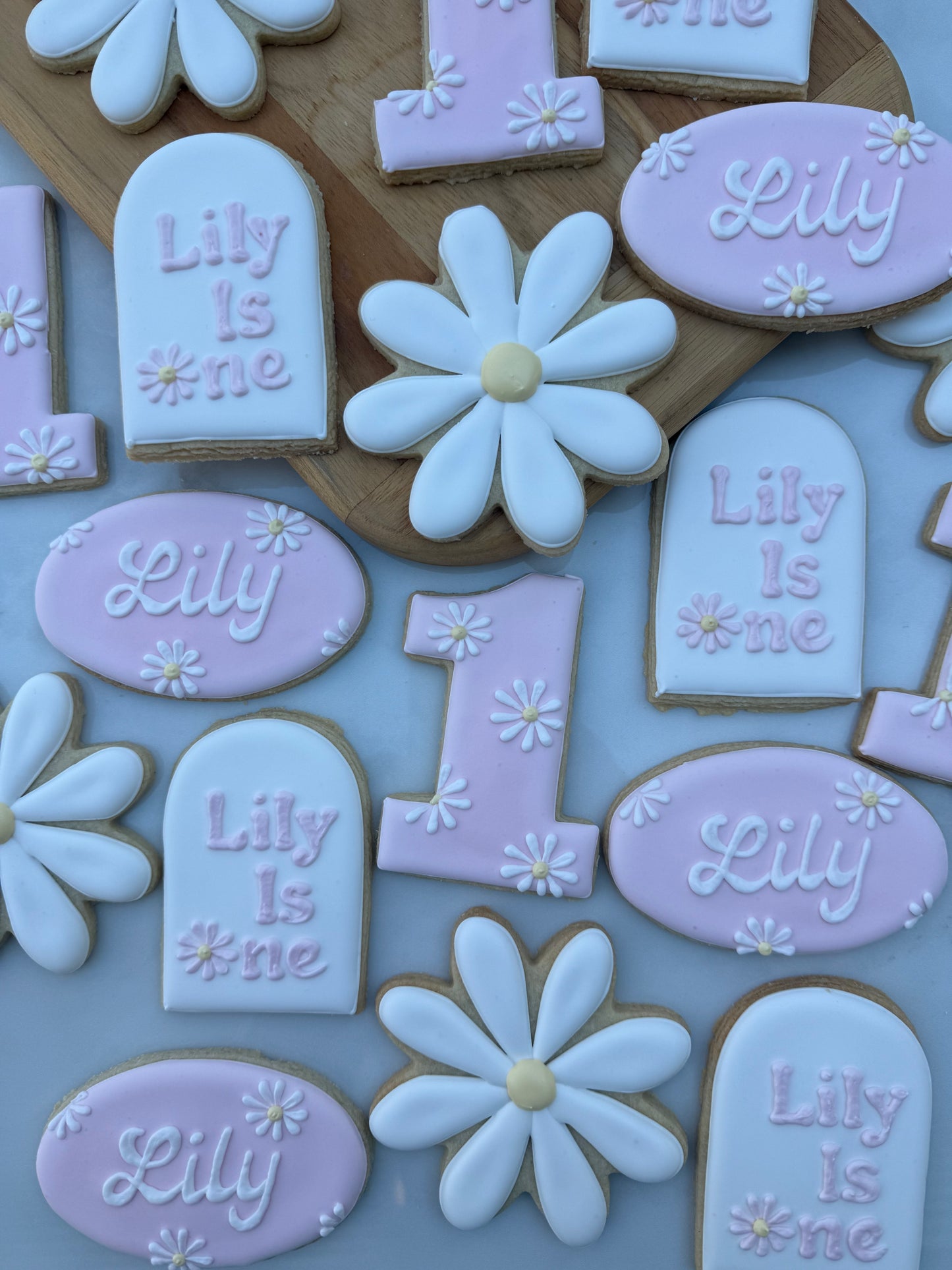 Daisy birthday themed cookies - 2 dozen