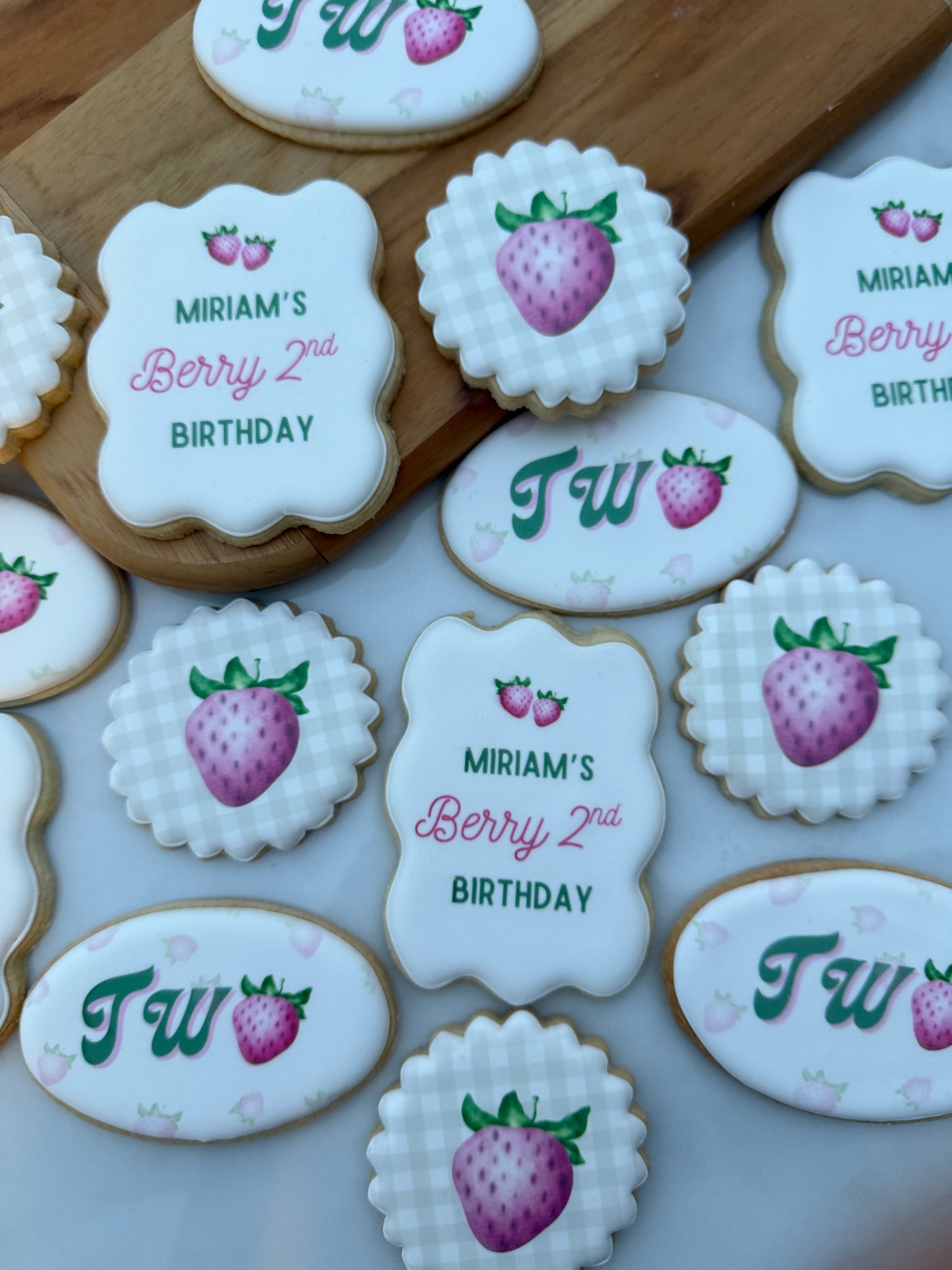 Berry birthday them - 1 dozen