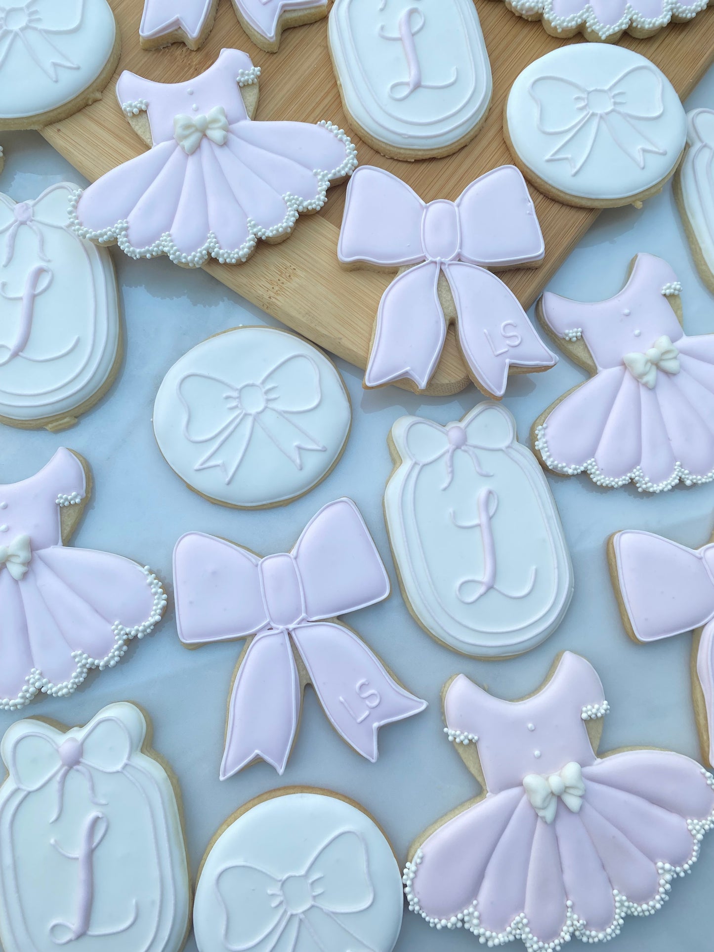 Bow and pearl set/ 2 dozen