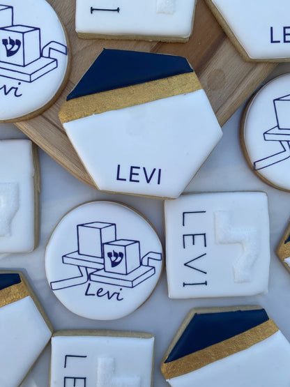 Bar mitzvah cookies with initial