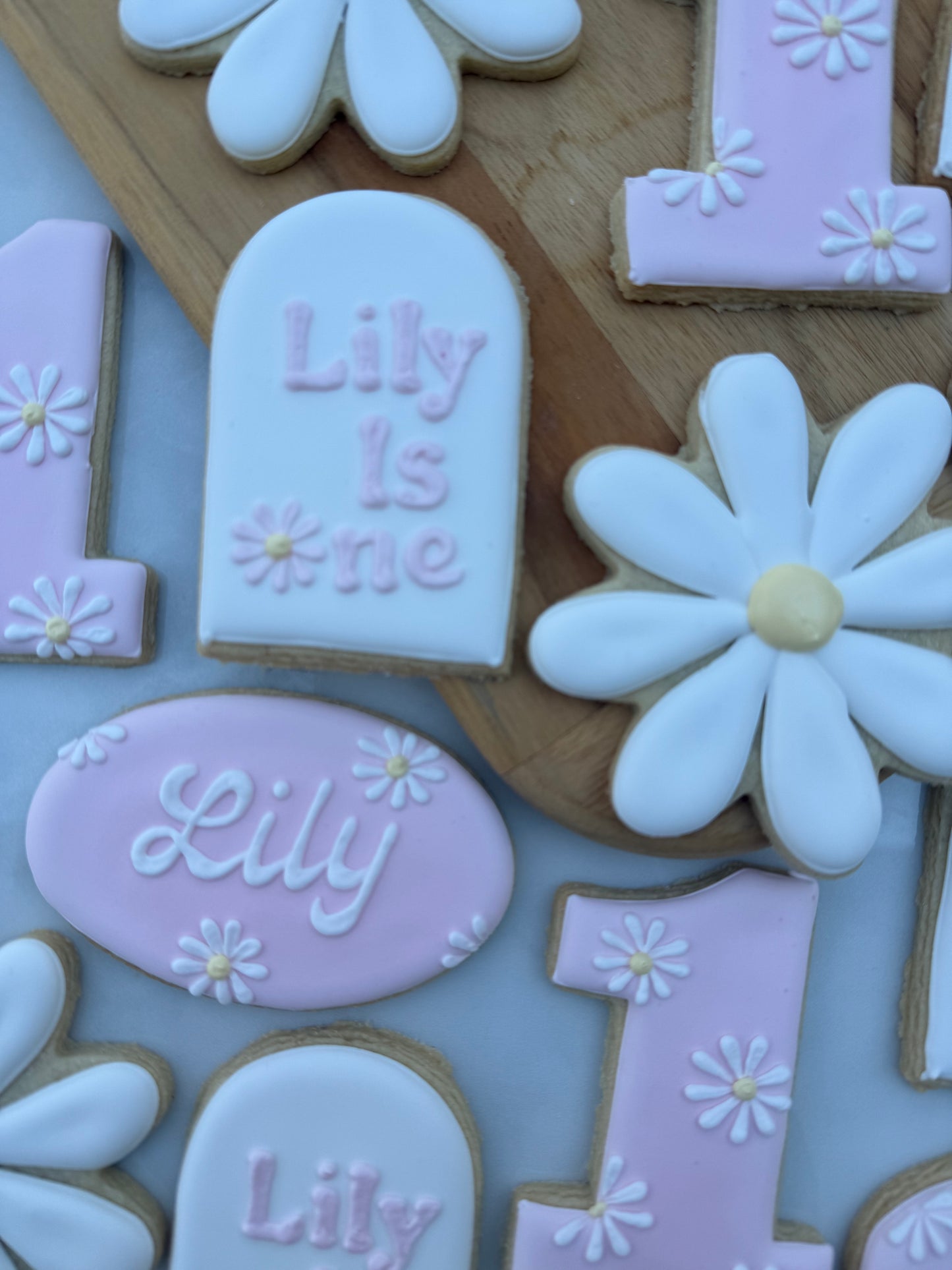 Daisy birthday themed cookies - 2 dozen